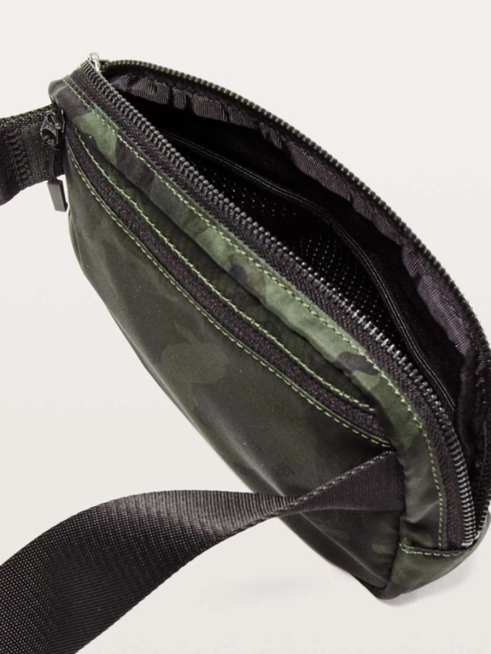 Lululemon Everywhere Belt Bag *1L Woodland Camo Gator Green Dark Olive / Black - Picture 3 of 6